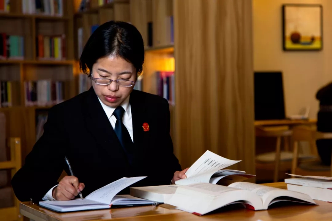 闪亮的名字12名女性当选最美公务员